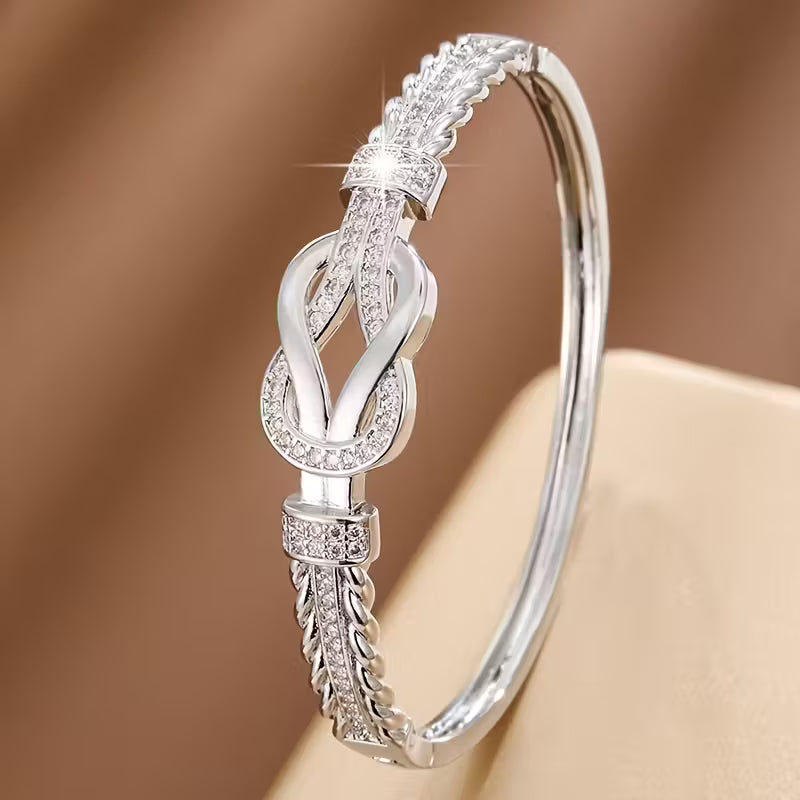 Elegant Minimalist Interlocking Ring Bracelet